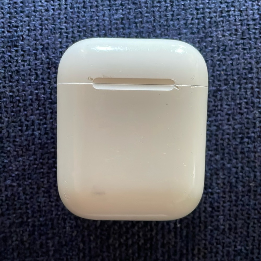 Used AirPods in good condition (2nd generation)